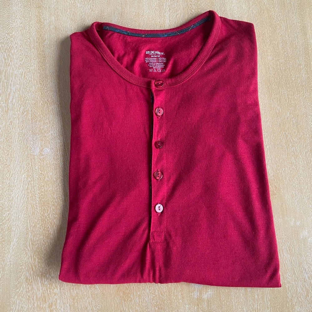 2(x)ist NWOT Red Long Sleeve Henley - Medium